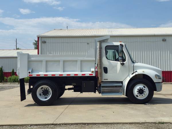2009 Freightliner M2 106 HD - Photo 5