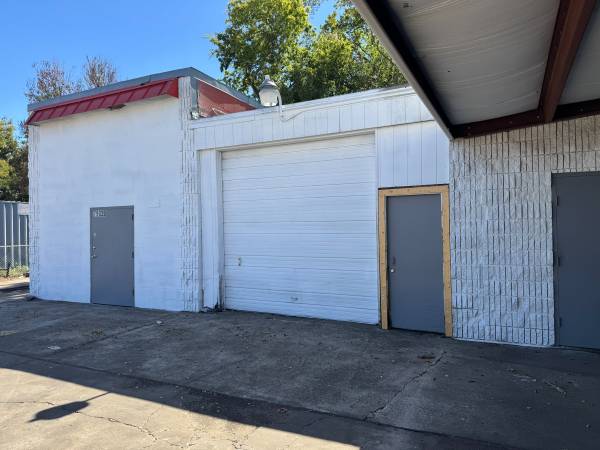 $1,000 / 800ft2 - Frontage Retail 15th Street Memorial (Tulsa)63981970038402120