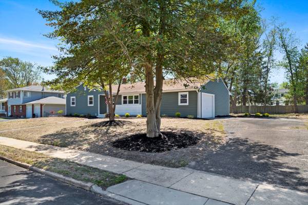 $639,000 / 3br - 1357ft2 - MOVE-IN READY REMODELED HOME IN HOWELL! (CANDLEWOOD)63762735731457124