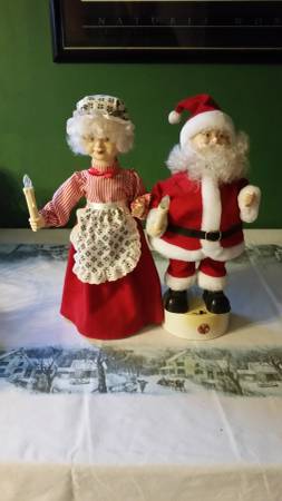 Musical Santa And Mrs. Claus 1