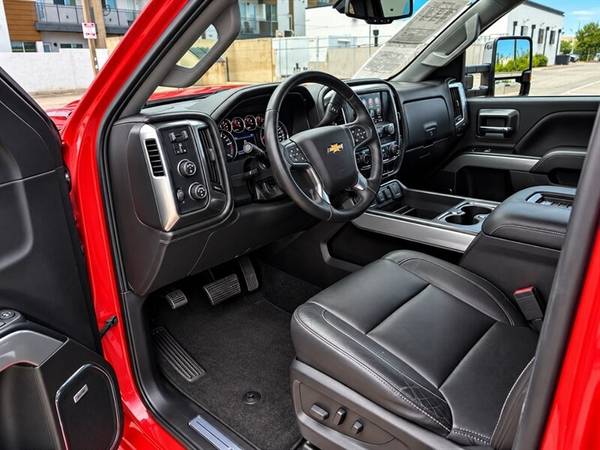2017 Chevrolet Silverado 2500 4x4 - Photo 13