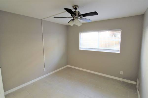 $1,400 / 1br - MOVE IN SPECIAL! First Floor, 1/1 Condo off of Bee Ridge Road! (Sarasota)63791080741507124