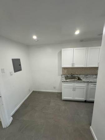 Freshly Updated 1 Bedroom with FIRST MONTH FREE 1