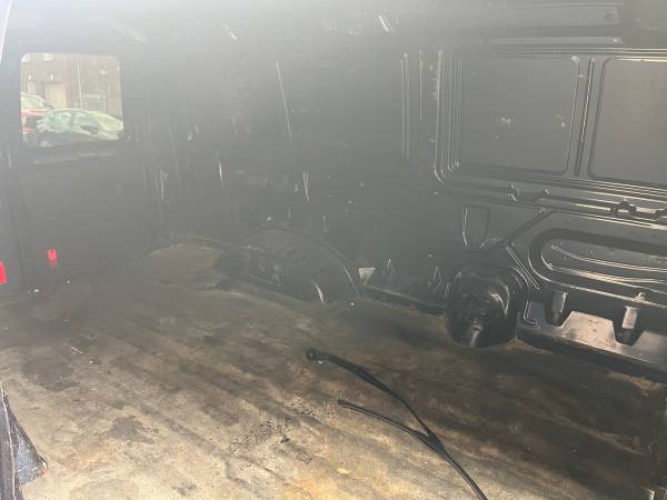 2011 Ford E350 - Photo 8