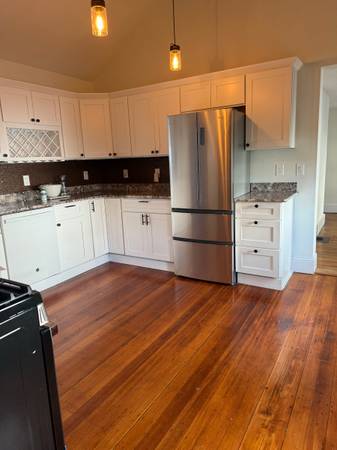 $4,500 / 4br - Somerville 4 Bedroom , 1 Bath, Laundry + Parking Available now! (Somerville)63614178845827122