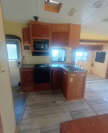 $5,000 Fifth wheel with 3 side outs (Cheifland)63823031462915124