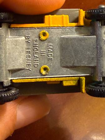 Lesney Matchbox No. 37 Dodge Cattle Truck 1960s Yellow With Cattle/Ori - $25 (Bellevue)63444089700227121