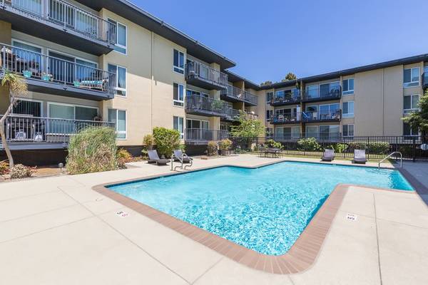 2/bd 2/ba, Controlled Access Community, Situated in Alameda! 1