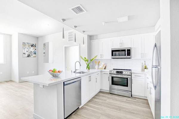 $3,350 / 2br - 1000ft2 - Brand New 2 Bedroom 2 Bath in Koreatown + Balcony + Walk-in Closets (Koreatown)63953216298371123
