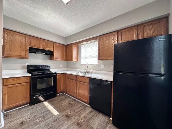 $1,495 / 2br - 1040ft2 - Come stay with us for a while! Short term leases available (Knoxville)63815695043843122