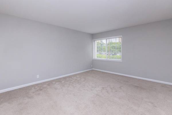 $2,016 / 2br - 965ft2 - Retiro Tranquilo con Pisos de Lámina de Vinilo y Balcón Privado! 🌿 (2246 N Beauregard St, Alexandria, VA)63896275795715122