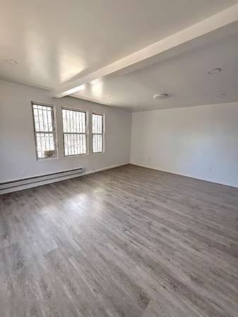 $4,100 / 5br - 5 BedRms 2 BathRms Scribner Ave 2nd FL Floor Staten Island NY 10301 (Staten Island NY)63854384685443124