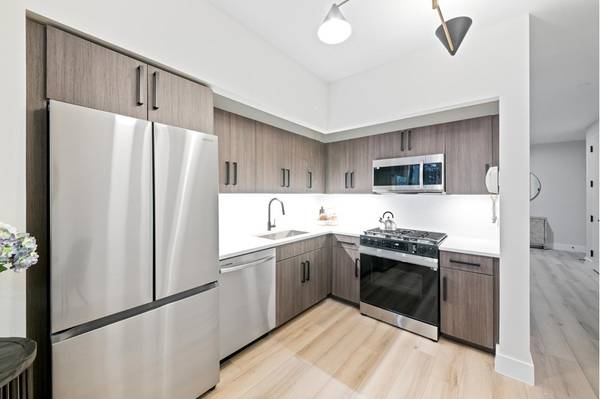 $4300.00 / 2br - 800ft2 - King bedrooms____Washer and dryer______24/7 doorman (Financial District)63809042049537122