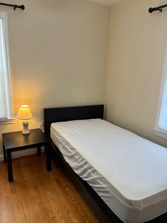 $875 / 1br - 110ft2 - Monthly Rental - OK. Small Room Available - 1mi Metro / DCA Airport (Arlington, VA (Crystal City))64040193500161121