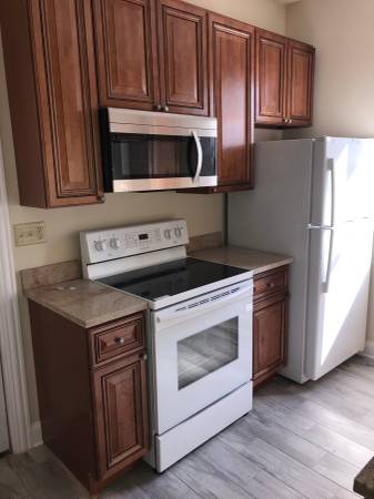 $1,275 / 1br - 700ft2 - Gorgeous-Newly Renovated 1 Bed/1 Bath Apartment with Laundry in Unit! (Aurora)63899121638274120