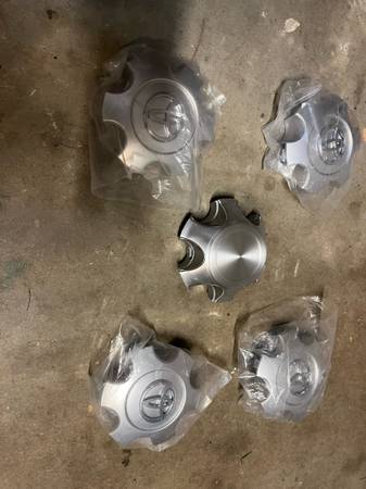 Center Hubs Toyota 4Runner or FJ Cruiser - $60 (Lawrenceville)63441254805507120