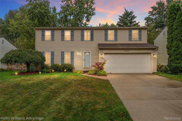 Make it yours! Pending in Farmington. 4 Beds, 2 Baths 1