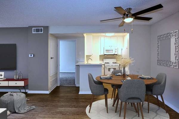 $2,437 / 2 habitaciones - 840 pies² - Cochera cubierta asignada, 2 piscinas, 2 jacuzzis (3610 S. Nogales St, West Covina, CA)63876485452931124