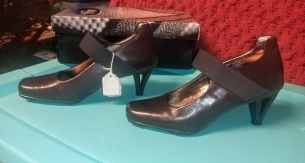 NEW ASGI BROWN LEATHER MARY JANE'S SIZE 7 1
