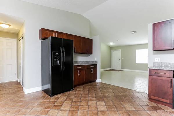 $1,325 / 2br - 1894ft2 - Microwave, Ceiling Fan, Covered Parking, On-Site Management (Lake Worth)64001849951874124