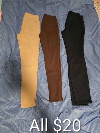 3 Women's Pants 
2 TIME TRU 
S/CH (4-6)

1MAX STUDIO XS

All $20 Cash Firm 
32st 1