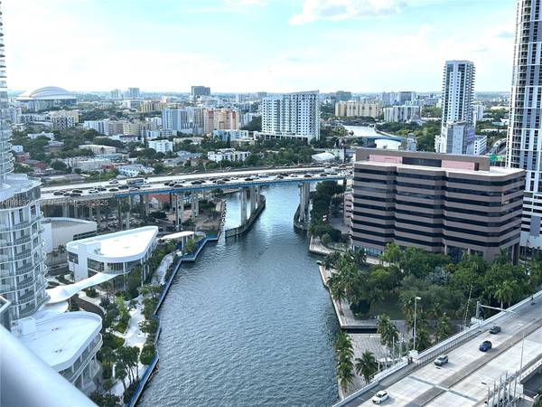 $2,800 / 1br - 899ft2 - 1Bed + DEN, 1.5Bath - 1 year lease, 1 parking space, no pets (Brickell)63825138301443120