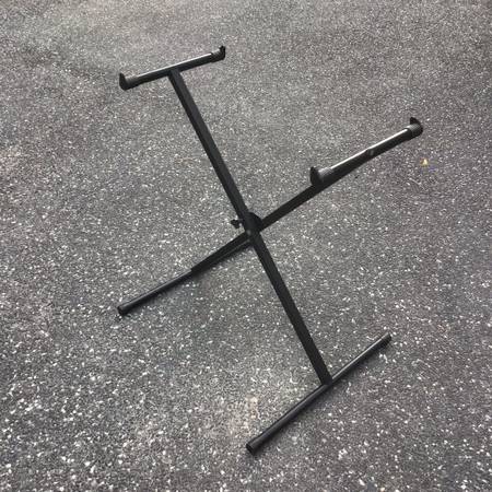 Soporte para teclado electrónico - $10 (Concord)63471346953603123