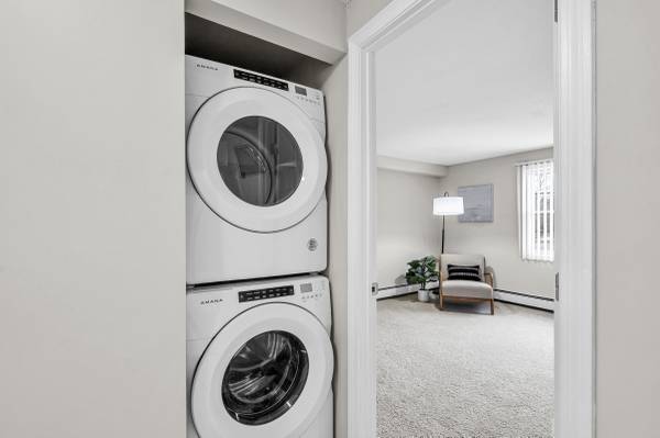 $2,265 / 2br - Act Fast! Stunning 2-Bed with Great Amenities & Location (Sunderland)64017044946563123