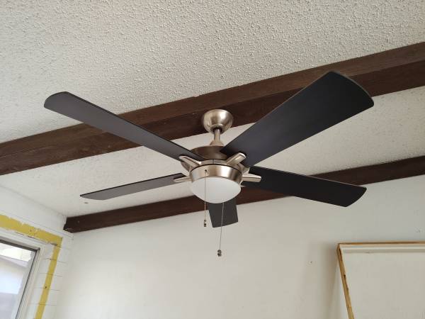 52" Ceiling Fan w/ Integrated LED Light 1