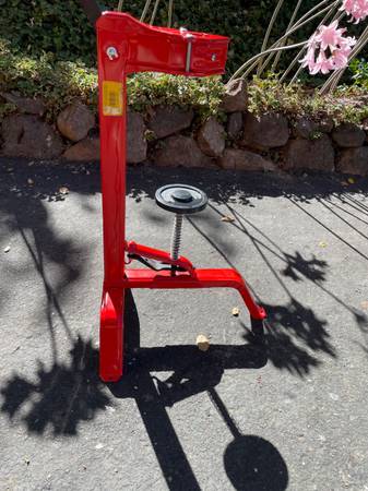 Floor Wine Bottle Corker 1