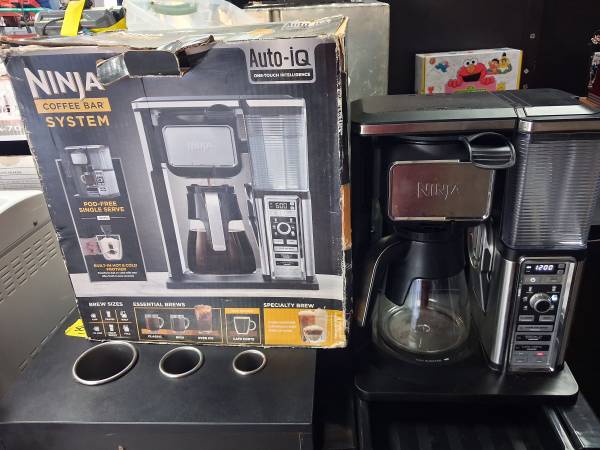 NINJA COFFEE BAR SYSTEM Auto-IQ ONE-TOUCH INTELLIGENCE, Model: CF081 320F4
120V, 1
