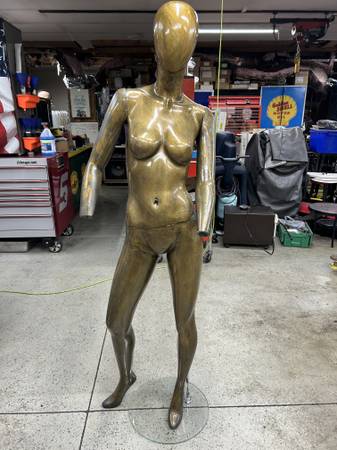 Mannequin - Very Clean 1