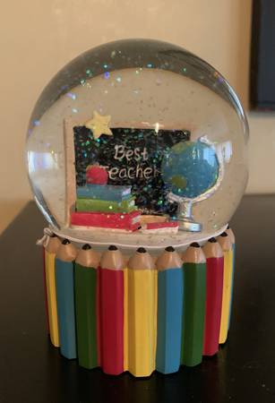 Best Teacher glitter snowglobe 1