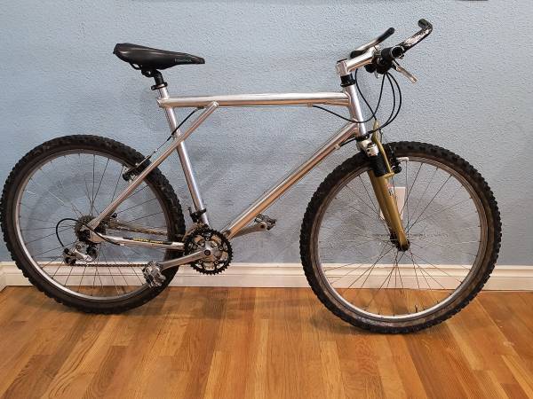 Vintage 1994 GT Avalanche AL Mountain Bike with 21" aluminum frame 1
