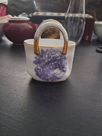 Vintage Porcelain China Handled Box 1