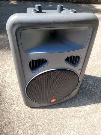 JBL EON15P-1 - 15" Powered Speaker With Horn 1