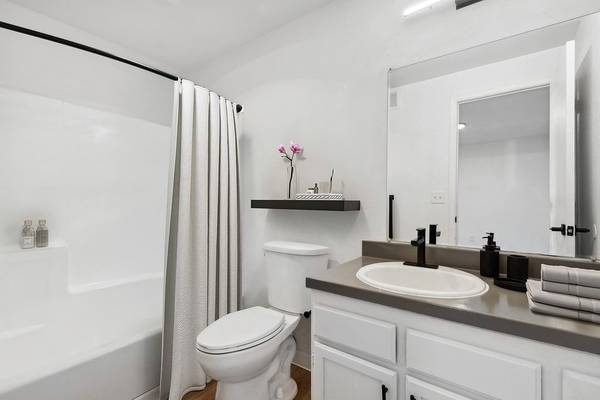 $1,995 / 2hab - 865ft2 - Viviendas renovadas disponibles, cocinas totalmente equipadas, se aceptan mascotas63659582382595122