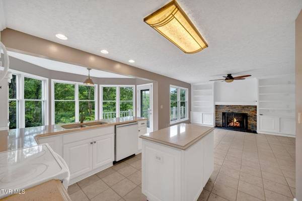 $579,000 / 4br - 3415ft2 - Modern Victorian Style Home for Sale (Gate City)64278777197953122