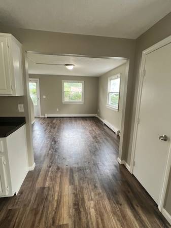 $1,595 / 2br - 800ft2 - Amazing South End 2BR Townhouse Apt in Great Residential Area (South Manchester)63656178543617121