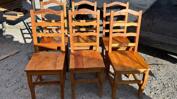 6 Solid wood dining chairs natural finish(address in description) 1