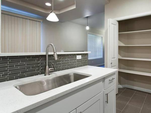 $1,880 / 2br - 1094ft2 - Built-in desk in kitchen, Close to Hanford, Bechtel, Umatilla, PNNL (Kennewick)63686635058179121