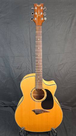 DEAN EXOTICA QSE ACOUSTIC GUITAR with CASE 1