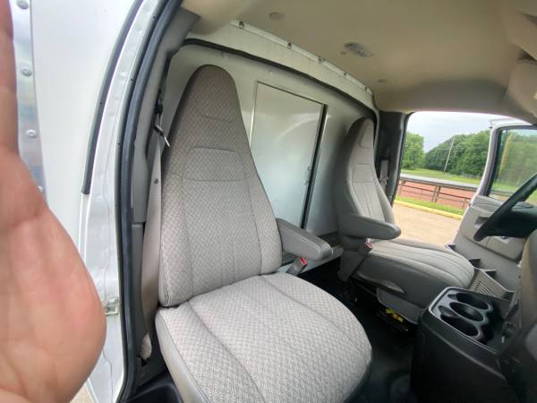 2017 Chevrolet Express - Photo 13