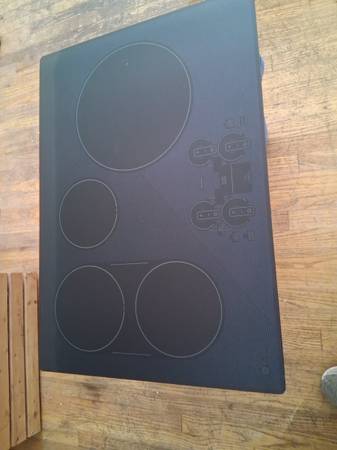 GE Built-In Touch Control Induction Cooktop 1