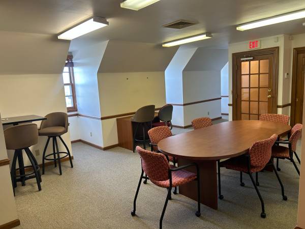 $50 Flexible Co‑Working Suite / Shared Office – Suite 10 at 11019 Towne Sq (Mequon)64150970642050122