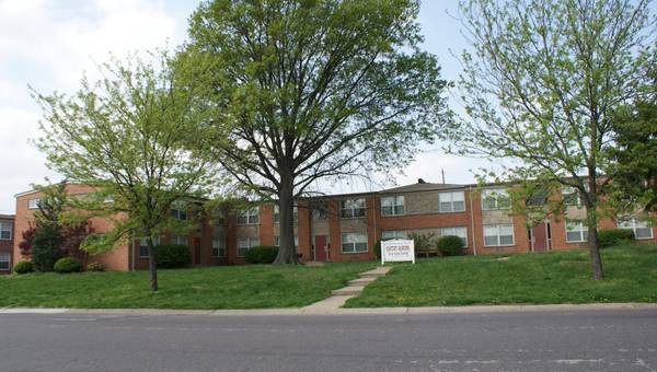 $840 / 2br - 830ft2 - Century Garden Apartments (St. Louis, Mo)63924426437762120