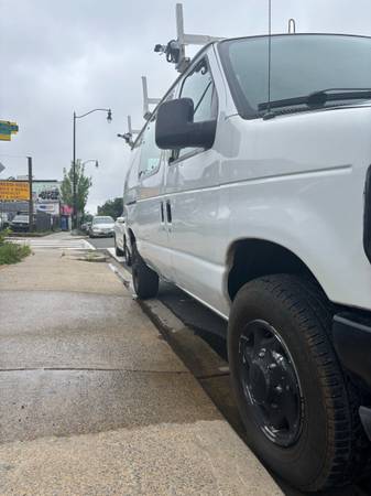 Ford E-250 Econoline - $9,000 (Beltsville)63616712797441124