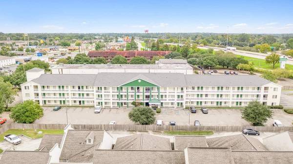 Flat Screen TVs, Fully Furnished, Free Utilities 1