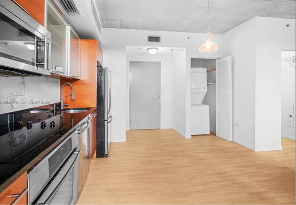 $2,500 / 492ft2 - Estudio, lavadora/secadora dentro de la unidad, 1 espacio de estacionamiento (Midtown)63825138539011124
