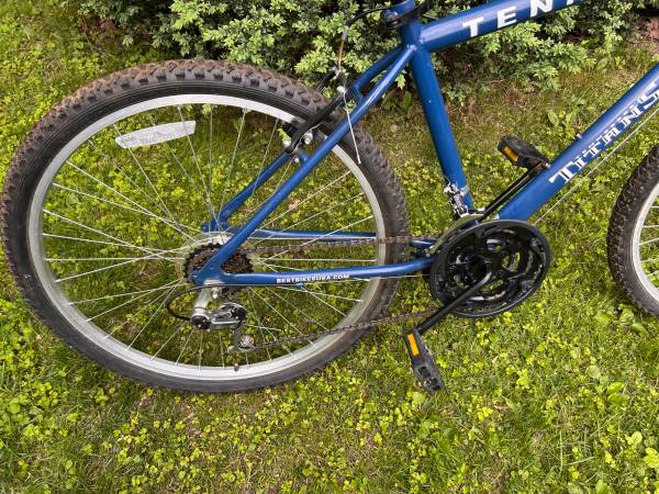 Bicicleta de montaña Tennessee Titans de 16 pulgadas, 21 velocidades - $100 (Ridgefield, Connecticut)63470438892929124